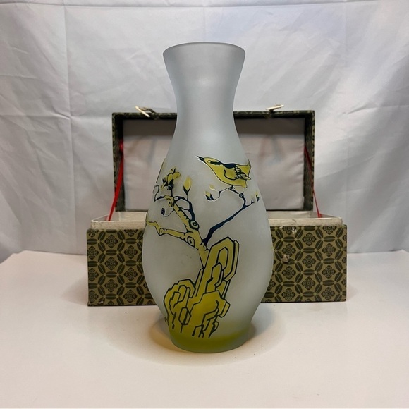 VINTAGE CUNJING Chinese Art Glass, Yellow Vase with Certificate, approx 9 1/2” - Picture 9 of 16
